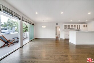 2101 California Ave in Santa Monica, CA - Building Photo - Building Photo