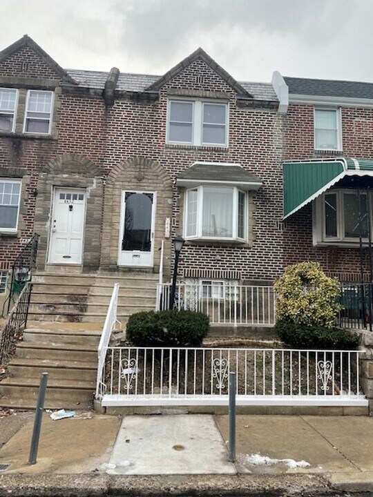 4430 Vista St in Philadelphia, PA - Building Photo