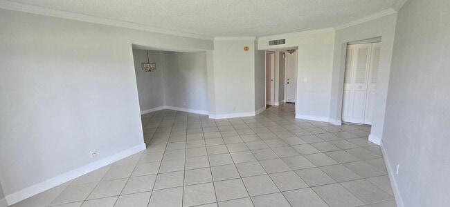 3661 Via Poinciana in Greenacres, FL - Building Photo - Building Photo