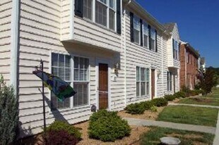 245 Mulberry Cir in Lynchburg, VA - Building Photo