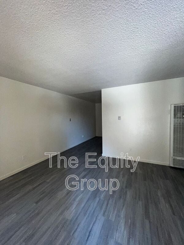 149 N Castle Rock St in Woodlake, CA - Foto de edificio - Building Photo