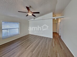 1431 Londra Ln in Kissimmee, FL - Foto de edificio - Building Photo