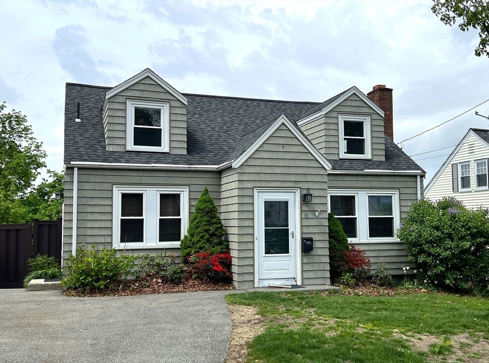 16 Elliott St in Melrose, MA - Building Photo