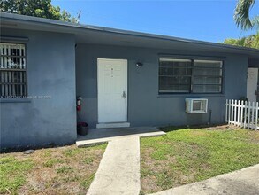 19121 NE 25th Ave-Unit -3 in Miami, FL - Building Photo - Building Photo