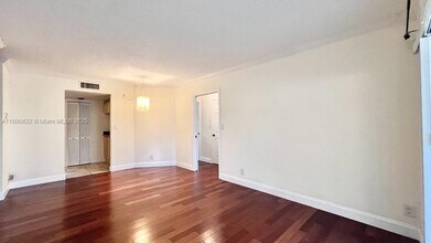 303 Gardens Dr in Pompano Beach, FL - Building Photo - Building Photo