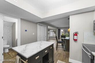 83 Greenwood Dr in Freehold, NJ - Building Photo - Building Photo