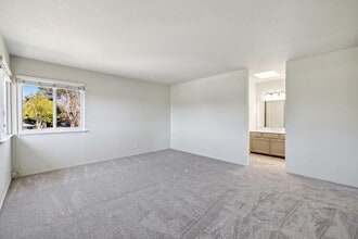 2016 Fairmont Dr in San Mateo, CA - Building Photo - Building Photo