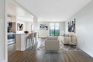 Adanac Crossing in Kitchener, ON - Building Photo