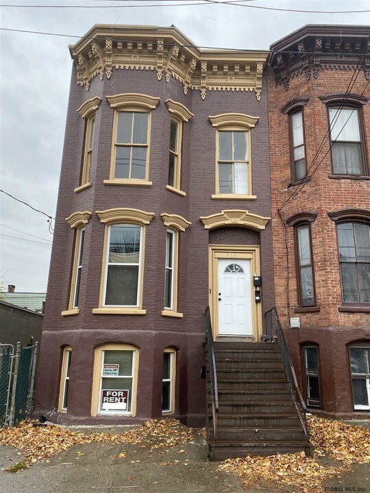 362 Clinton Ave-Unit -Garden Level in Albany, NY - Foto de edificio
