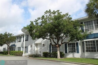 2221 NE 68th St in Fort Lauderdale, FL - Building Photo - Building Photo