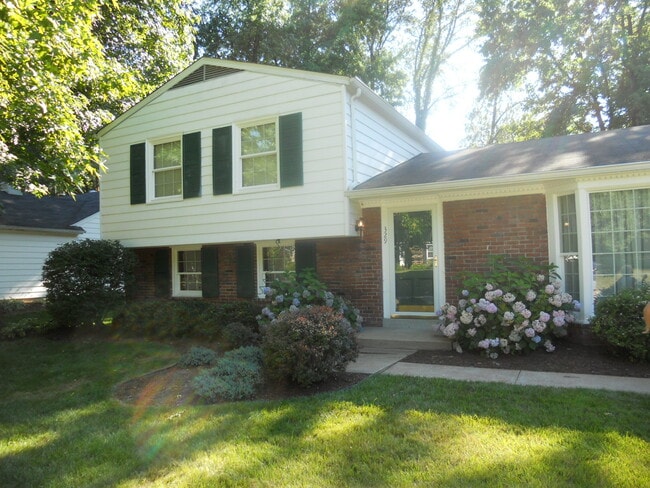 329 Nantucket Dr in Ballwin, MO - Building Photo - Building Photo