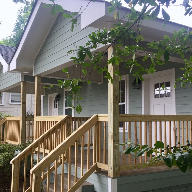 1707 Oxmoor Rd in Homewood, AL - Foto de edificio - Building Photo