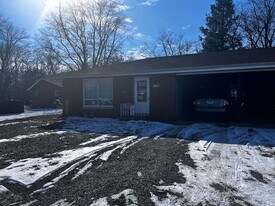 2320 Springfield Rd in East Peoria, IL - Building Photo