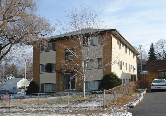 5025 University Ave NE in Columbia Heights, MN - Building Photo - Building Photo