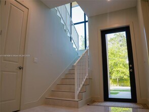 8410 SW 65th Ave in Miami, FL - Building Photo - Building Photo
