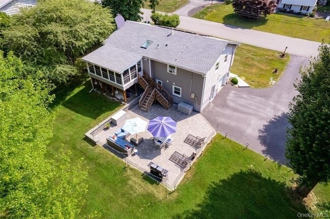 1 N Amundsen Ln in Airmont, NY - Building Photo - Building Photo