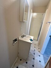 327 Adeline St, Unit 2 in Maricopa, CA - Building Photo - Building Photo