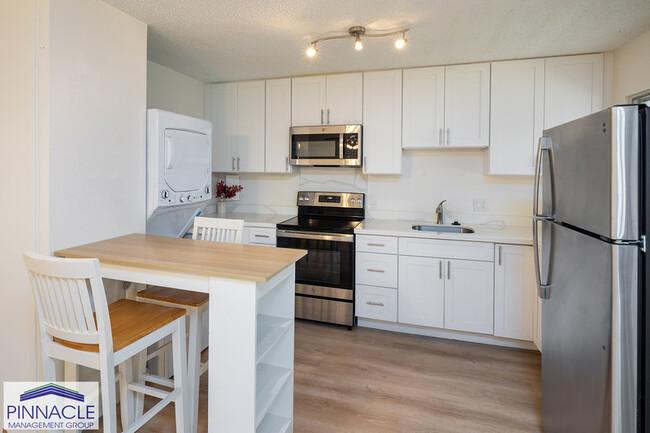 47-420-420 Hui Iwa St in Kaneohe, HI - Building Photo - Building Photo