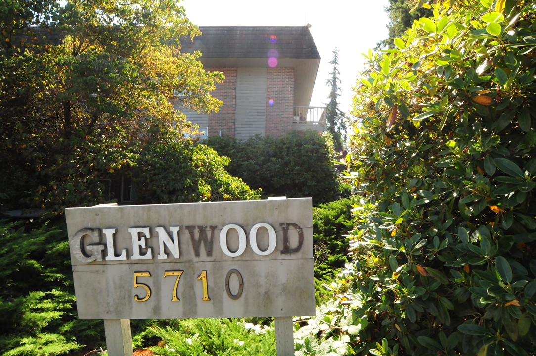 Timberglen Apartments in Lynnwood, WA - Foto de edificio