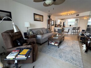 115 Lake Emerald Dr in Oakland Park, FL - Building Photo - Building Photo