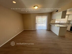 2210 W Utopia Rd in Phoenix, AZ - Foto de edificio - Building Photo