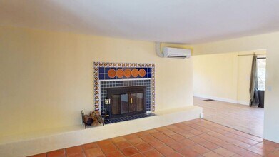 508 Camino Solano in Santa Fe, NM - Building Photo - Building Photo