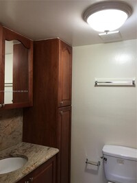 2710 W 60th Pl in Hialeah, FL - Building Photo - Building Photo