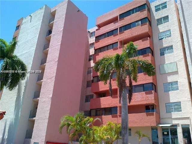 5050 NW 7th St in Miami, FL - Building Photo - Building Photo