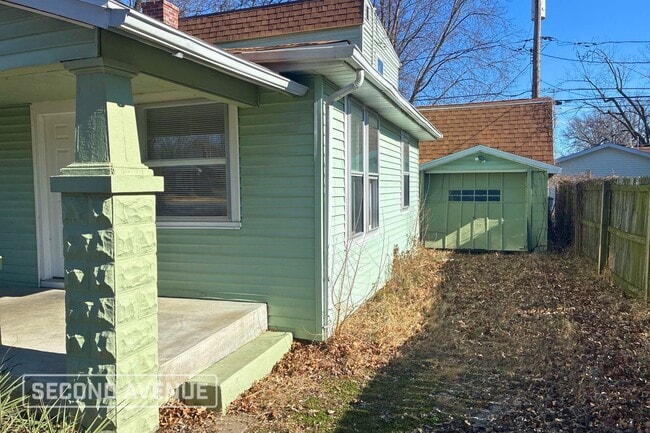 208 S Thomas Ave in Evansville, IN - Foto de edificio - Building Photo