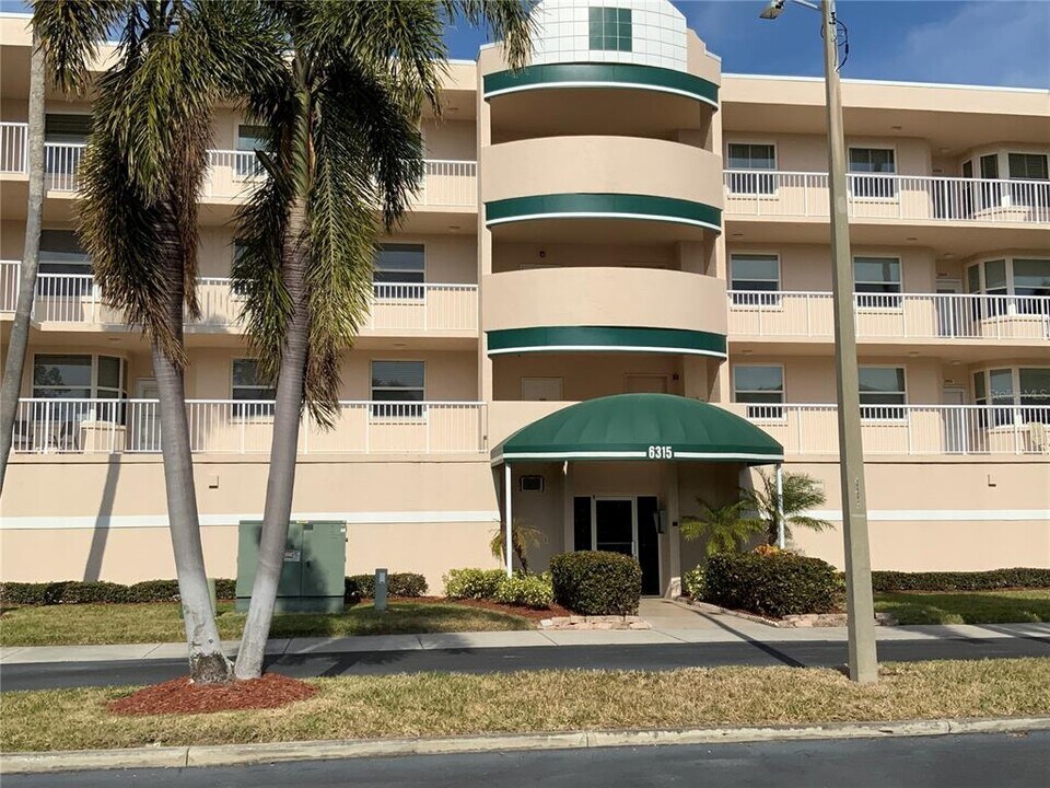 6315 Shoreline Dr in St. Petersburg, FL - Building Photo