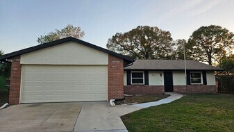 741 Fairhaven St NE in Palm Bay, FL - Building Photo