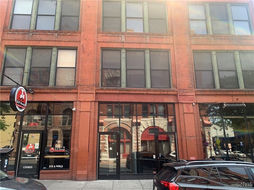 317 S Clinton St in Syracuse, NY - Building Photo