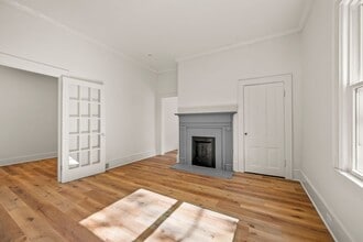 209 N Spring St in Winston-Salem, NC - Foto de edificio - Building Photo