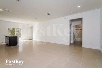 1435 Punta Gorda Dr in Poinciana, FL - Foto de edificio - Building Photo