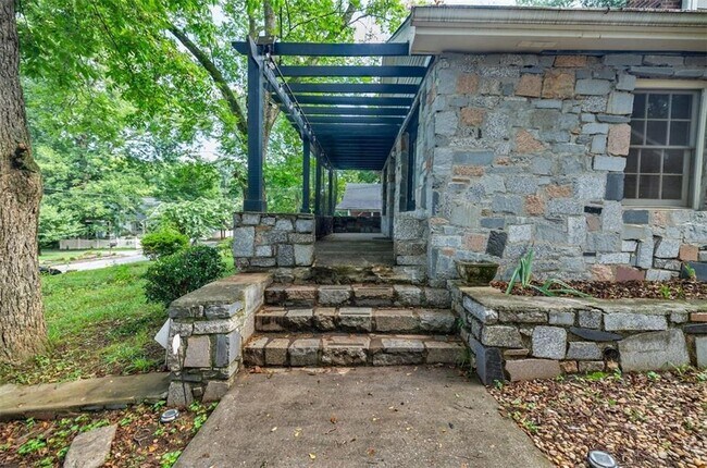 183 Locust St NE in Atlanta, GA - Building Photo - Building Photo
