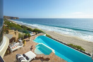 18 Breakers Isle in Dana Point, CA - Building Photo