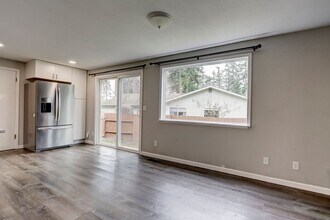 1231 SW Ingleside Ct in Oak Harbor, WA - Building Photo - Building Photo