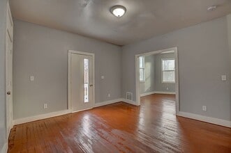 1221 California Ave in Cincinnati, OH - Foto de edificio - Interior Photo