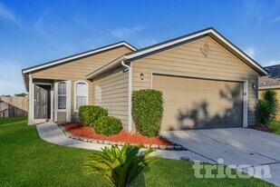 1940 Hunters Trace Cir in Middleburg, FL - Building Photo
