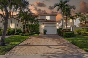 1546 Yellowheart Way, Unit TOWNHOUSE in Hollywood, FL - Building Photo