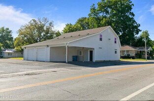 6496 Racine St in Neosho, MO - Building Photo