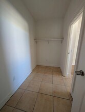 2801 San Marino St, Unit 12 in Los Angeles, CA - Foto de edificio - Building Photo