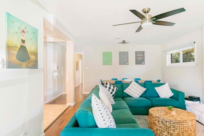 1919 Puritan Dr in Irving, TX - Foto de edificio - Building Photo