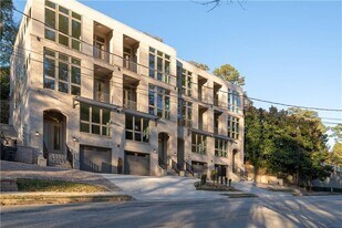 172 Oxbo Rd, Unit 1L in Roswell, GA - Building Photo