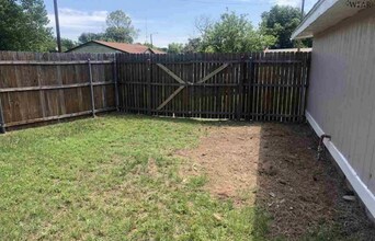 1442 Deville St in Wichita Falls, TX - Building Photo - Building Photo