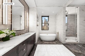 235 W 75th St in New York, NY - Foto de edificio - Building Photo