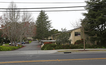 Bayou Townhouses in Santa Cruz, CA - Foto de edificio - Building Photo