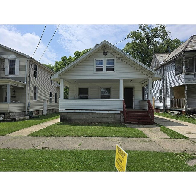 property at 1923 N Peoria Ave