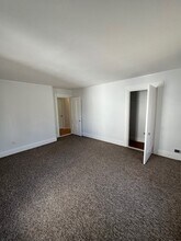 38 6th St, Unit #2 in Bangor, ME - Building Photo - Building Photo