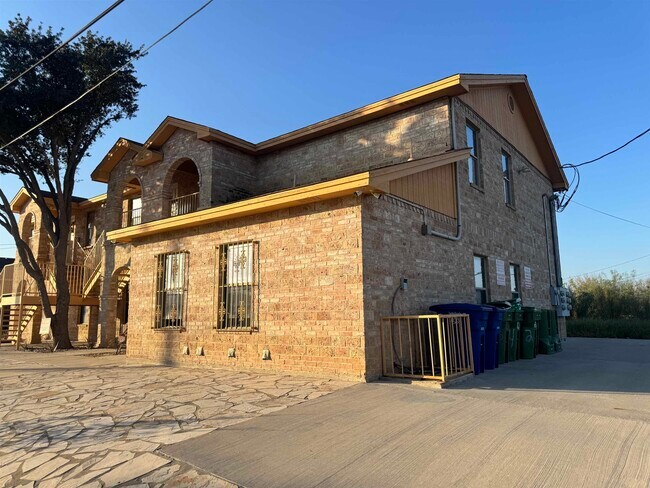 4502 Llano Rd in Laredo, TX - Building Photo - Building Photo